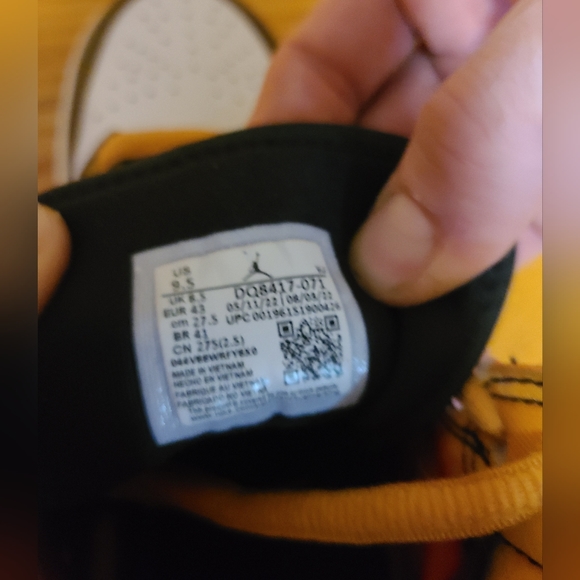 Jordan 1 Mid SE Wear Away Taxi
